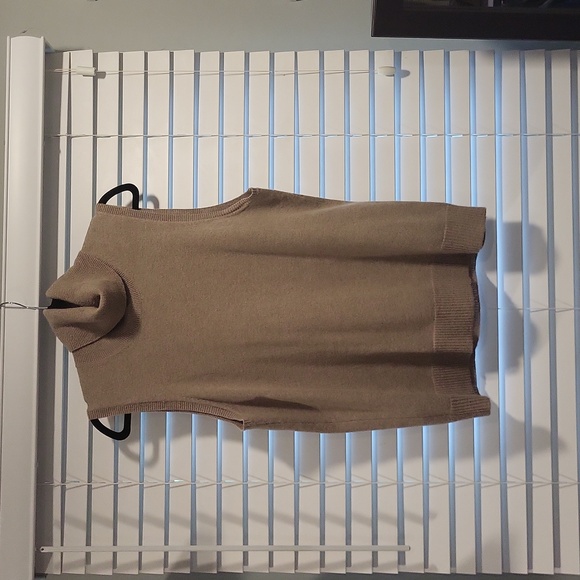 Halston Wool/ Cashmere Sweater - Picture 6 of 9